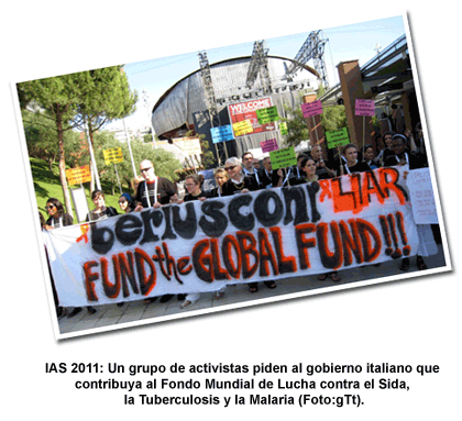 Imagen: IAS 2011: Un grupo de activistas piden al gobierno italiano que contribuya al Fondo Mundial de Lucha contra el Sida, la Tuberculosis y la Malaria (Foto: gTt)